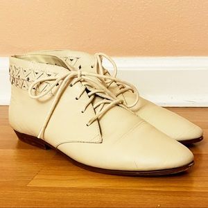 Vintage 80s cream-colored leather lace-up ankle booties